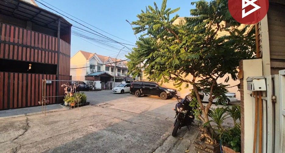 For sale 2 bedrooms townhouse in Bang Khen, Bangkok