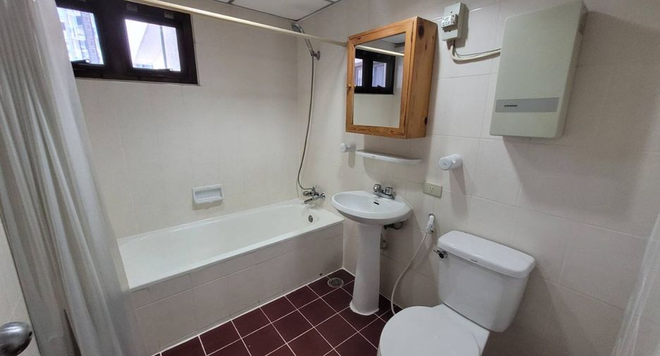 For rent 3 bedrooms condo in Watthana, Bangkok