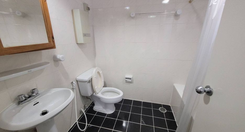 For rent 3 bedrooms condo in Watthana, Bangkok