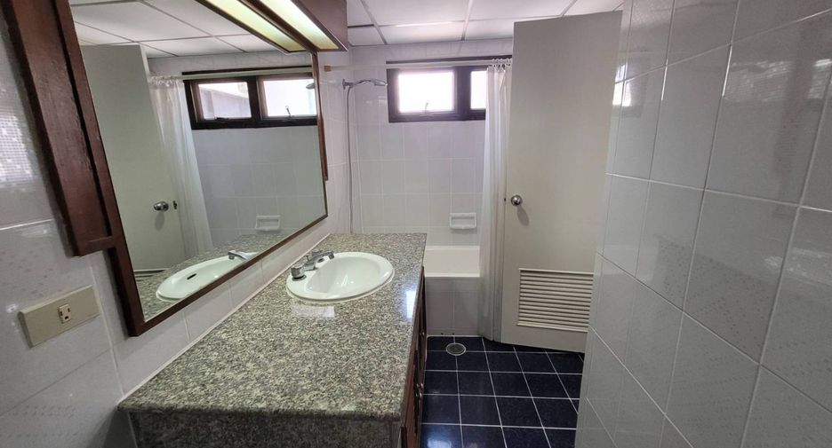 For rent 3 bedrooms condo in Watthana, Bangkok