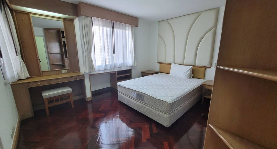 For rent 3 bedrooms condo in Watthana, Bangkok