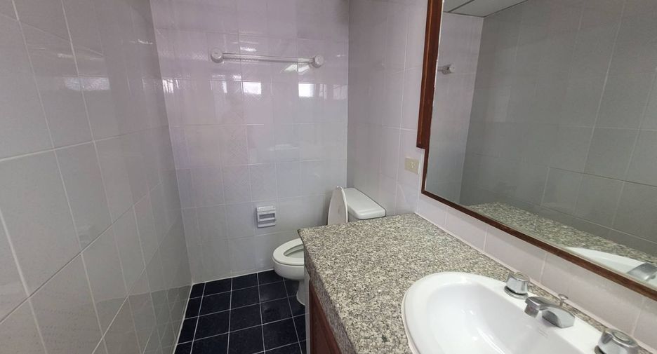 For rent 3 bedrooms condo in Watthana, Bangkok