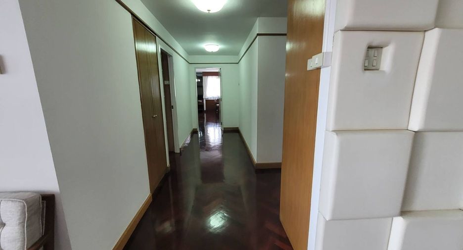 For rent 3 bedrooms condo in Watthana, Bangkok