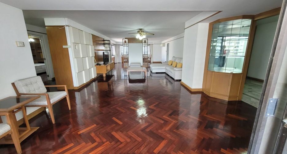 For rent 3 bedrooms condo in Watthana, Bangkok