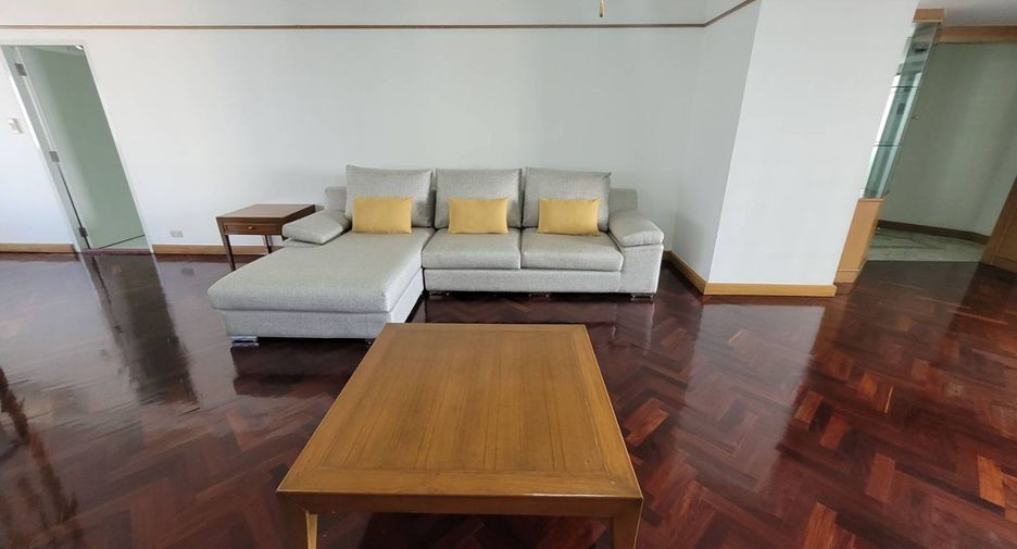 For rent 3 bedrooms condo in Watthana, Bangkok