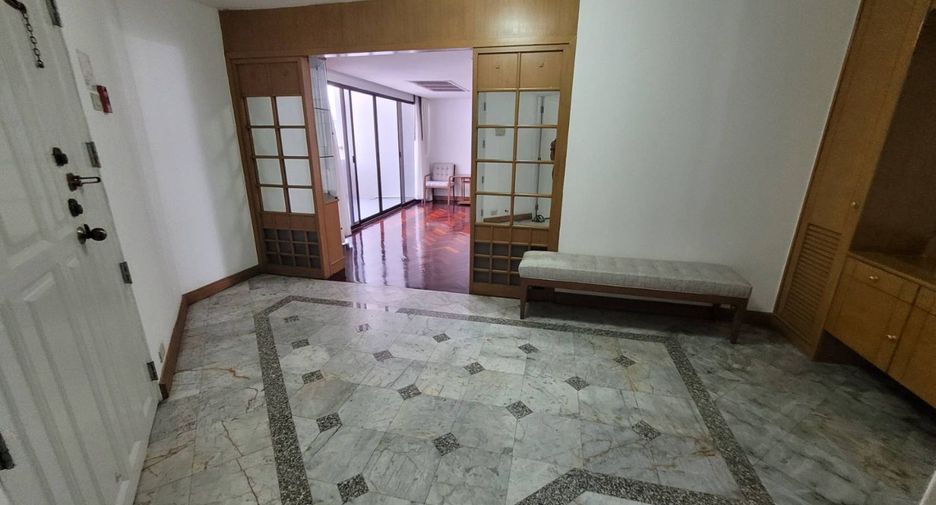 For rent 3 bedrooms condo in Watthana, Bangkok
