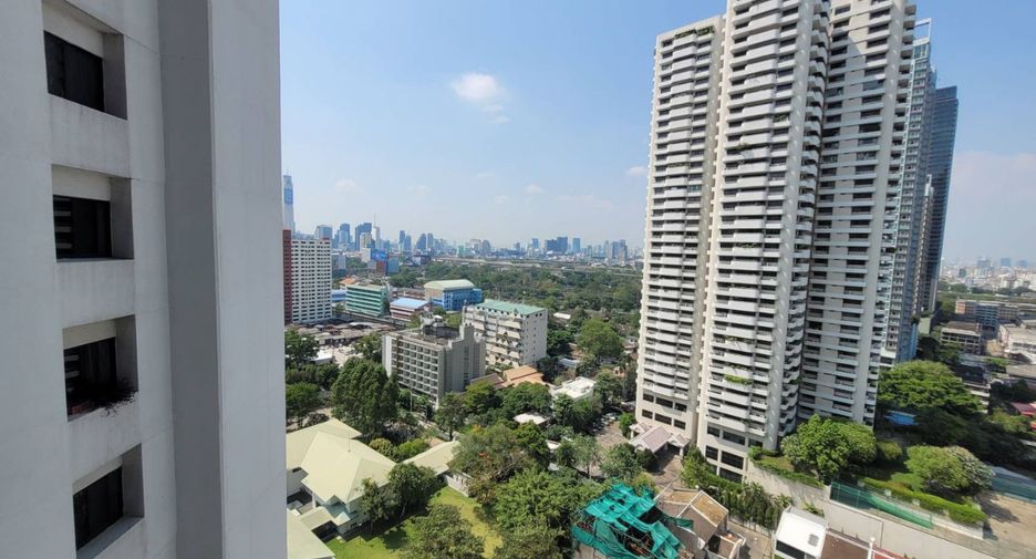 For rent 3 bedrooms condo in Watthana, Bangkok