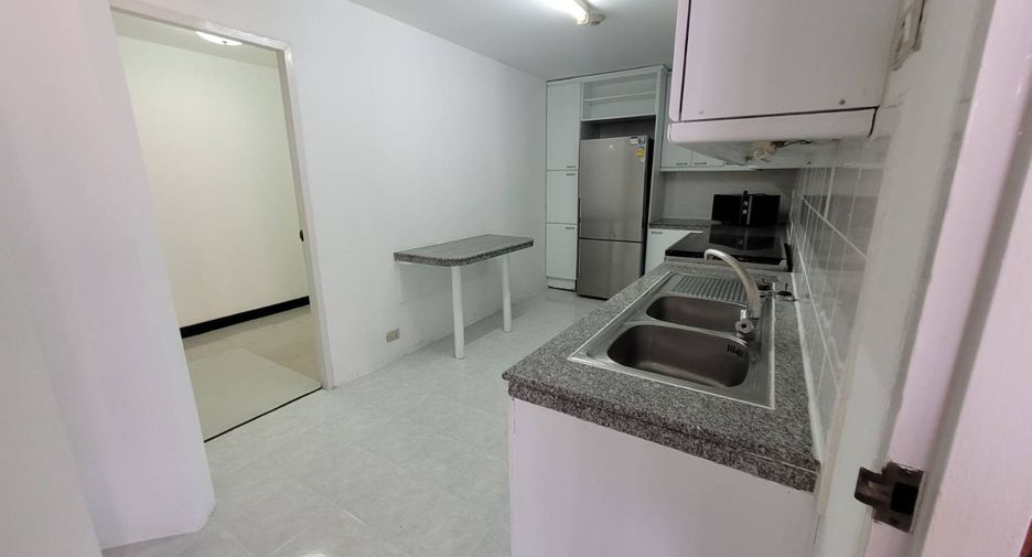 For rent 3 bedrooms condo in Watthana, Bangkok
