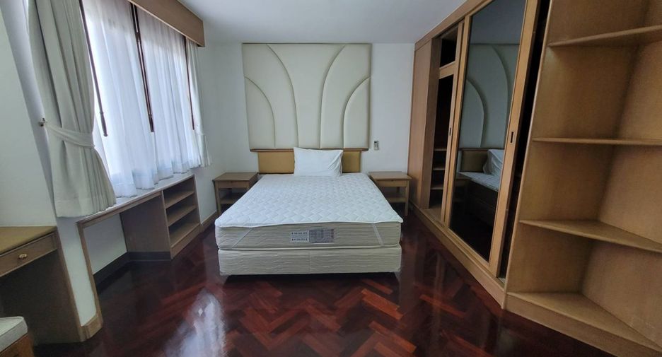 For rent 3 bedrooms condo in Watthana, Bangkok