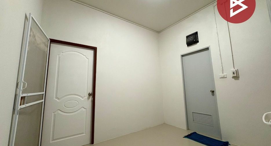 For sale 2 bedrooms townhouse in Mueang Chai Nat, Chainat