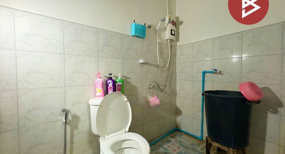 For sale 2 bedrooms townhouse in Mueang Chai Nat, Chainat