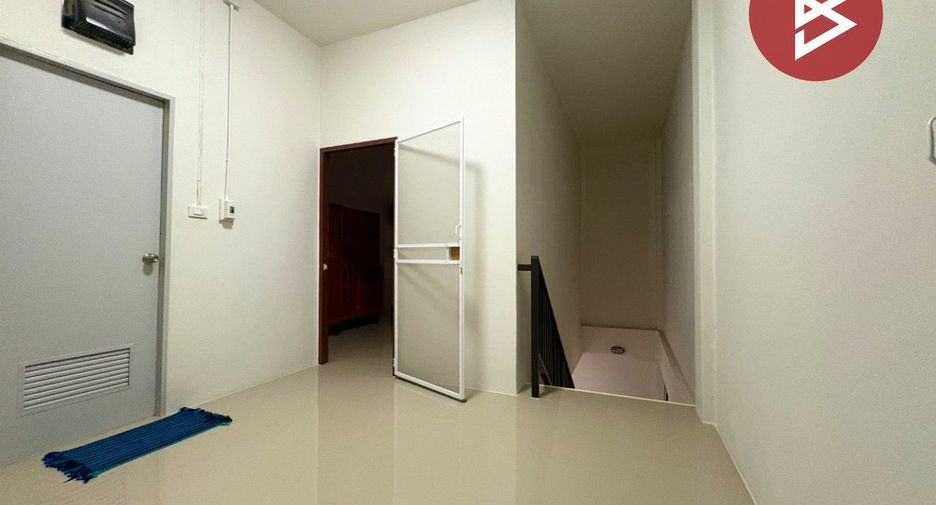 For sale 2 bedrooms townhouse in Mueang Chai Nat, Chainat