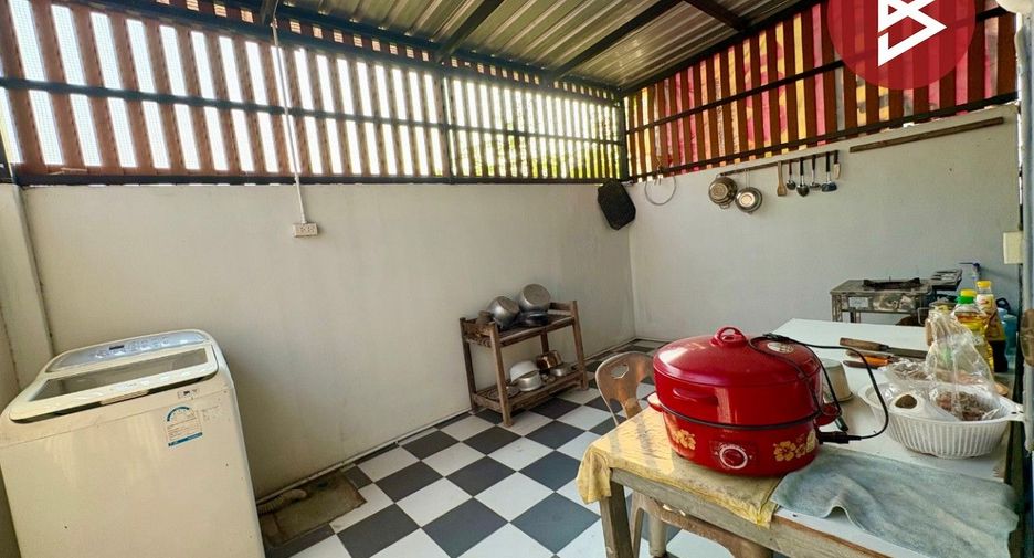 For sale 2 bedrooms townhouse in Mueang Chai Nat, Chainat