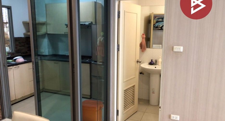 For sale 3 bedrooms townhouse in Lat Phrao, Bangkok
