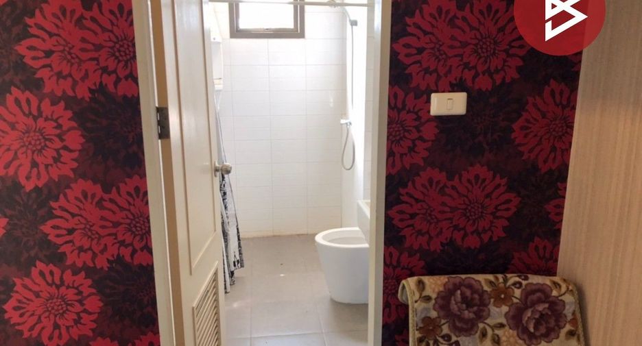 For sale 3 bedrooms townhouse in Lat Phrao, Bangkok