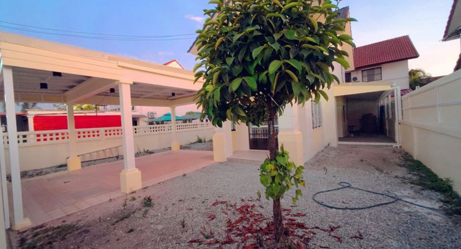 For rent 3 bedrooms house in Si Racha, Chonburi