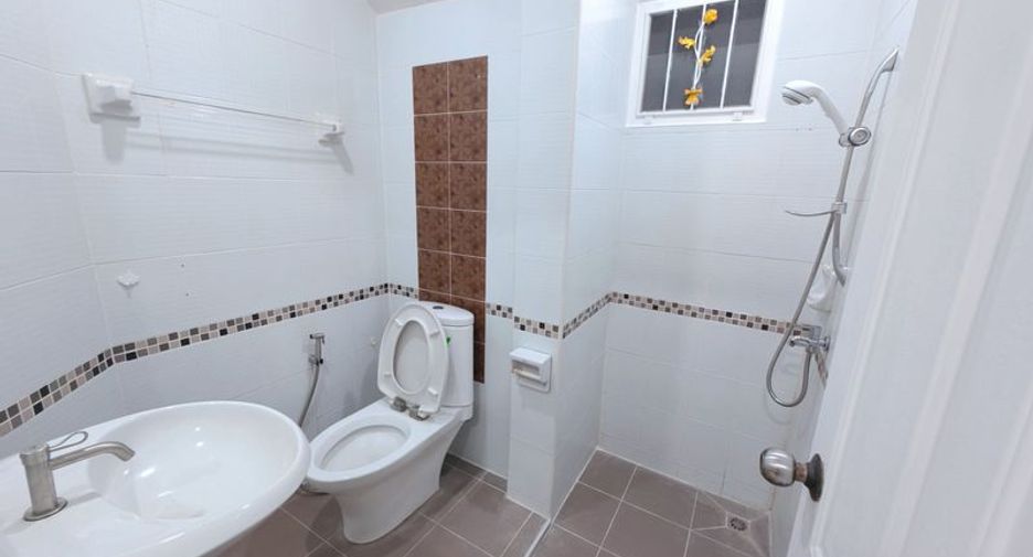 For rent 3 bedrooms house in Si Racha, Chonburi