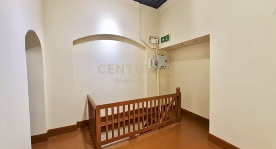 For rent 2 bedrooms retail Space in Sathon, Bangkok
