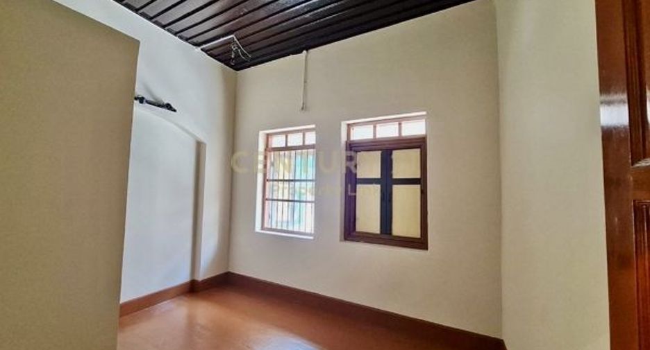 For rent 2 bedrooms retail Space in Sathon, Bangkok