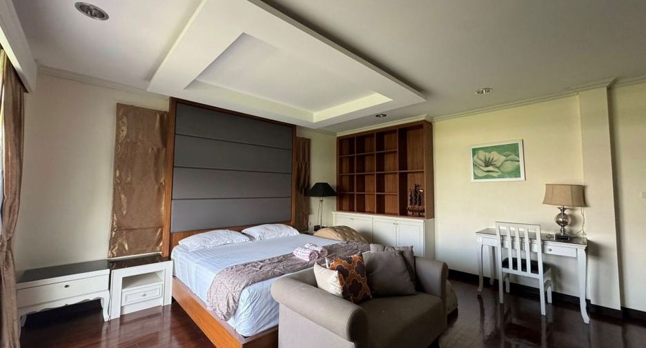 Casa en alquiler de 4 habitaciones en Bang Lamung, Chonburi