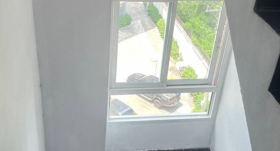For sale 1 bed condo in Pluak Daeng, Rayong