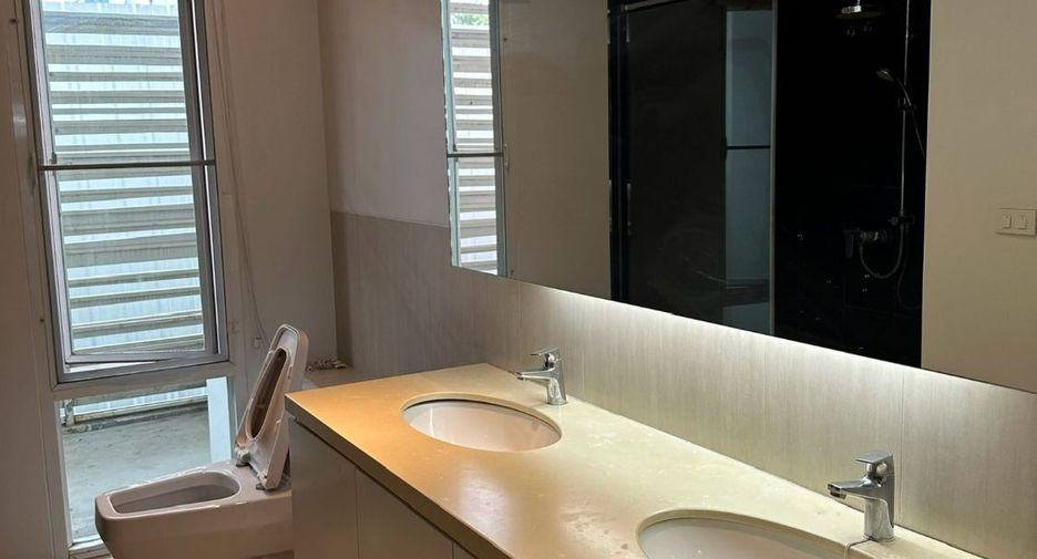 For rent 3 ベッドルーム townhouse in Pathum Wan, Bangkok