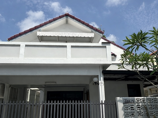 Haus zur Miete mit 3 Zimmer in Huai Khwang, Bangkok