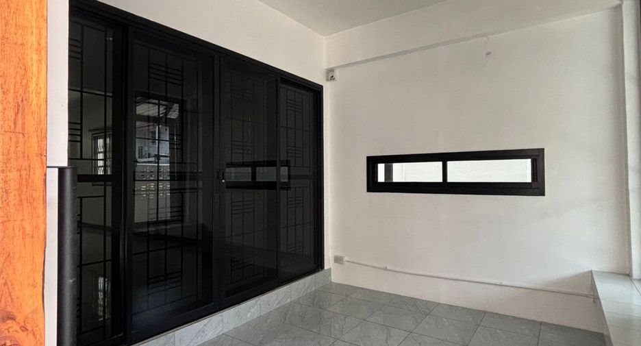 Haus zur Miete mit 3 Zimmer in Huai Khwang, Bangkok