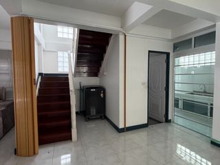 Haus zur Miete mit 3 Zimmer in Huai Khwang, Bangkok