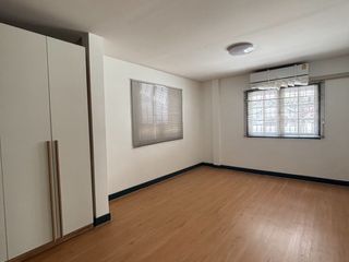 Haus zur Miete mit 3 Zimmer in Huai Khwang, Bangkok