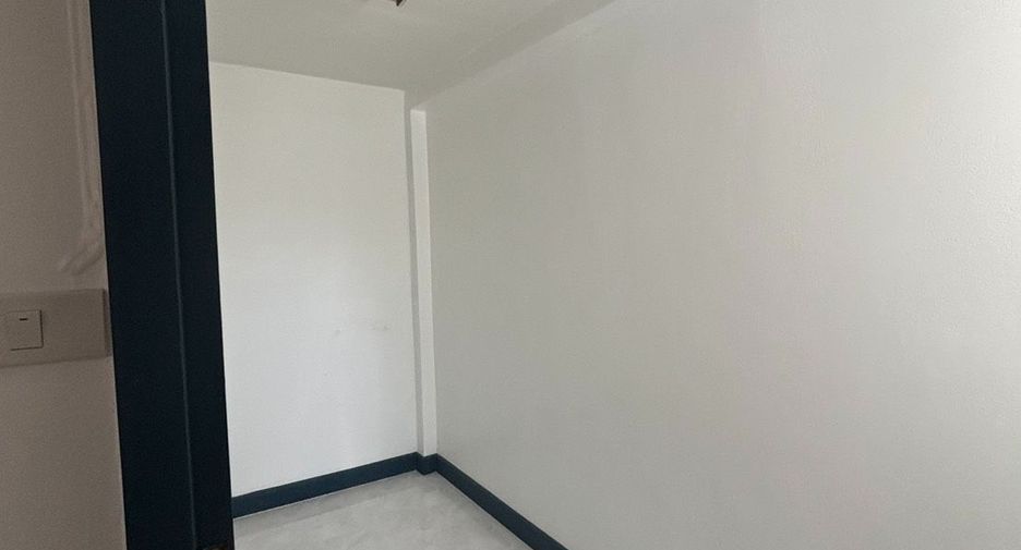 Haus zur Miete mit 3 Zimmer in Huai Khwang, Bangkok