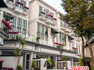 À louer 4 chambres maison à Watthana, Bangkok