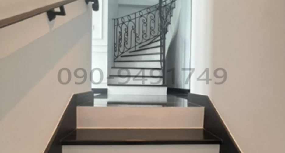 For rent 4 bedrooms house in Watthana, Bangkok