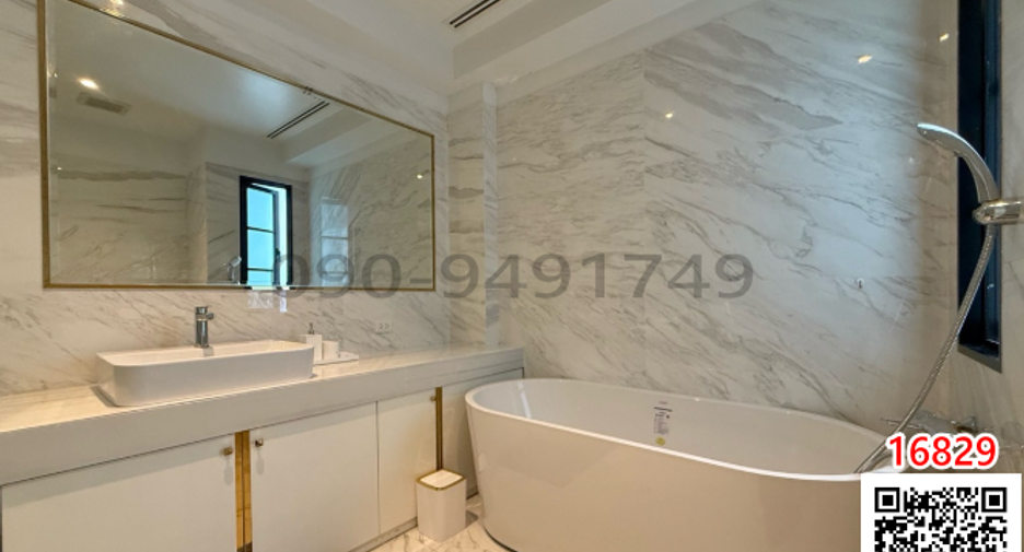 For rent 4 bedrooms house in Watthana, Bangkok