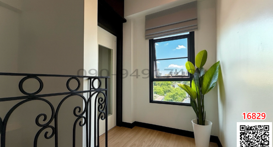 For rent 4 bedrooms house in Watthana, Bangkok