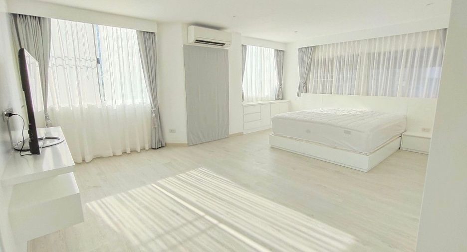 For rent 2 bedrooms condo in Bang Rak, Bangkok