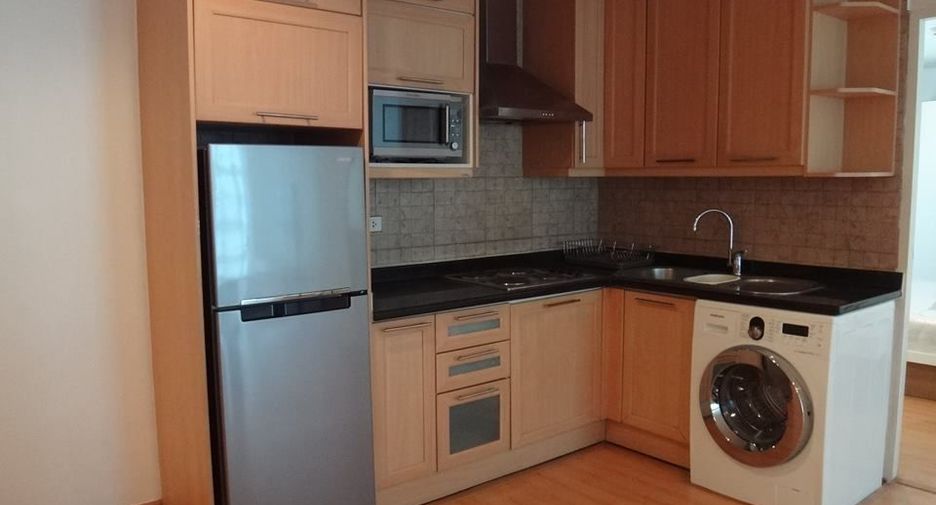 For rent 2 bedrooms condo in Bang Rak, Bangkok