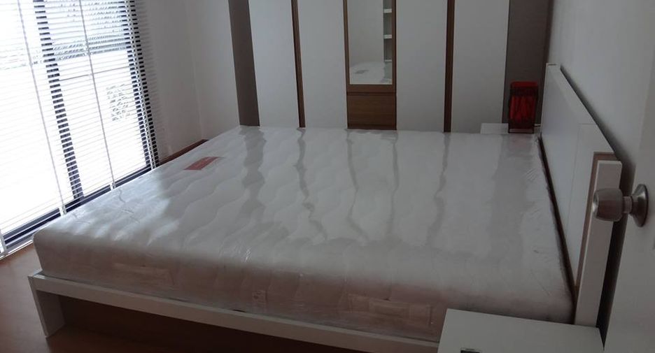 For rent 2 bedrooms condo in Bang Rak, Bangkok