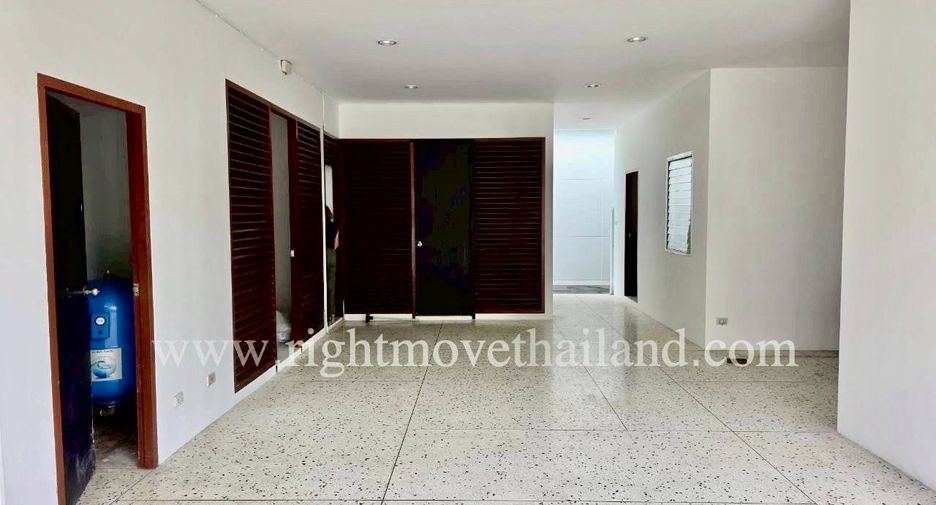 Villa zur Miete und zum Kauf mit 4 Zimmer in Pak Kret, Nonthaburi