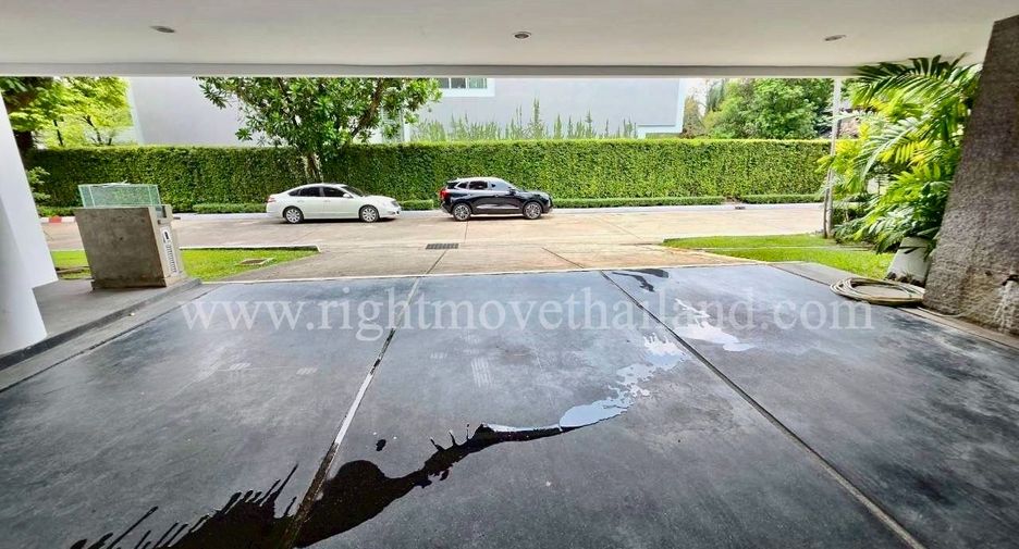Villa zur Miete und zum Kauf mit 4 Zimmer in Pak Kret, Nonthaburi