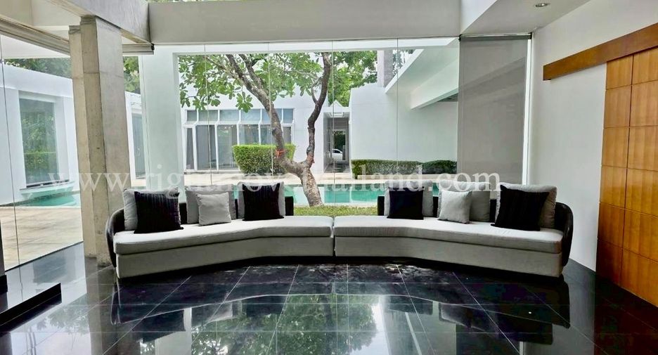 Villa zur Miete und zum Kauf mit 4 Zimmer in Pak Kret, Nonthaburi
