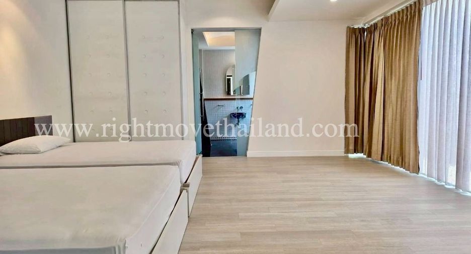 Villa zur Miete und zum Kauf mit 4 Zimmer in Pak Kret, Nonthaburi