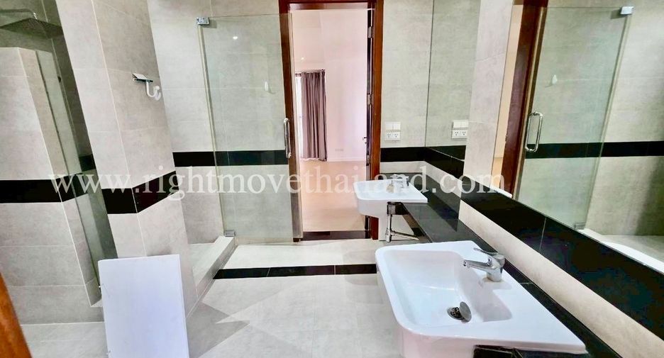 Villa zur Miete und zum Kauf mit 4 Zimmer in Pak Kret, Nonthaburi