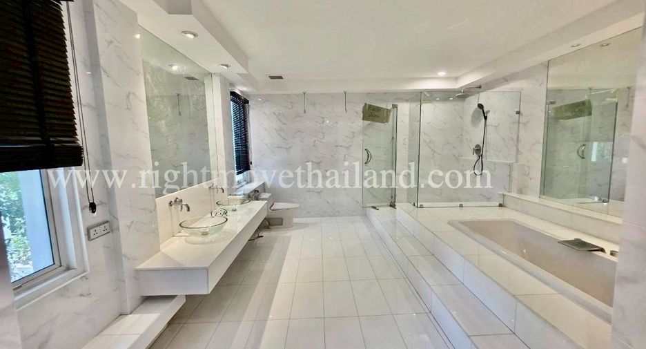 Villa zur Miete und zum Kauf mit 4 Zimmer in Pak Kret, Nonthaburi