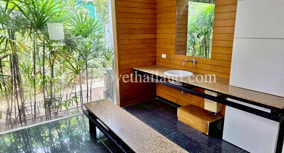 Villa zur Miete und zum Kauf mit 4 Zimmer in Pak Kret, Nonthaburi
