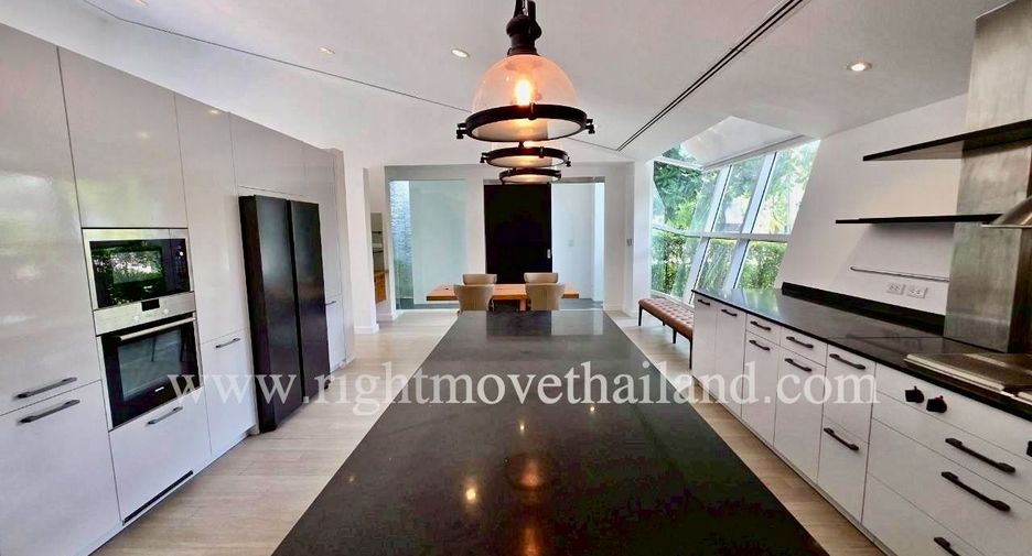 Villa zur Miete und zum Kauf mit 4 Zimmer in Pak Kret, Nonthaburi