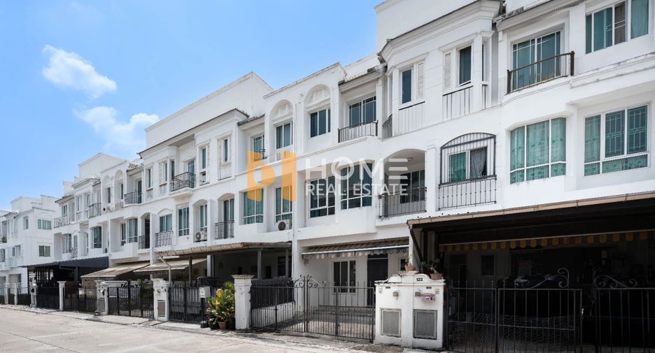For sale 3 ベッドルーム townhouse in Bangkok Yai, Bangkok