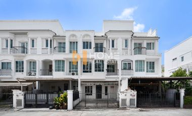 À vendre 3 chambres maison de ville à Bangkok Yai, Bangkok