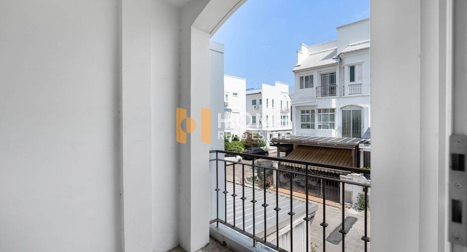 For sale 3 ベッドルーム townhouse in Bangkok Yai, Bangkok