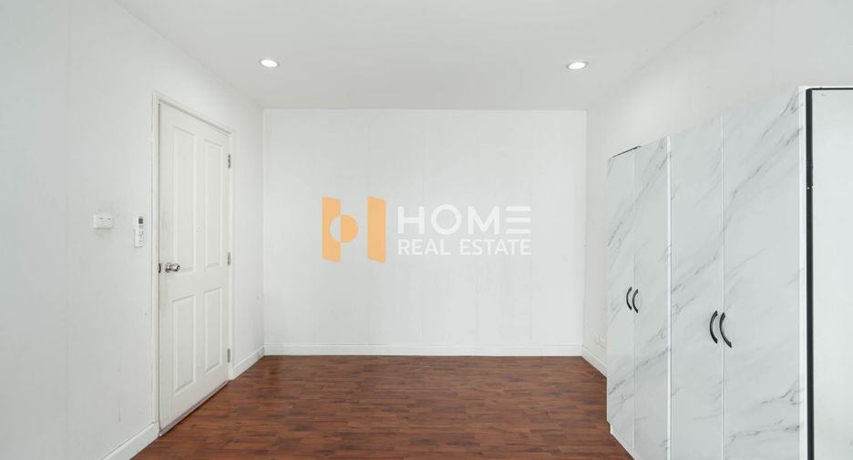 For sale 3 ベッドルーム townhouse in Bangkok Yai, Bangkok
